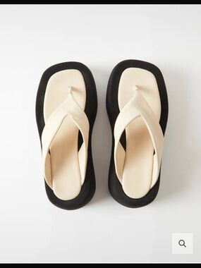 Rejina Pyo Nikki Slides in leather Nappa ivory. New Season